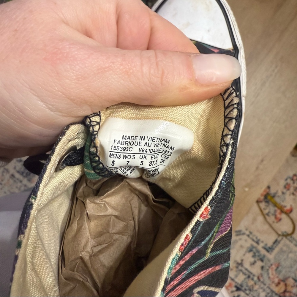 High Top Converse - Picture 6 of 9